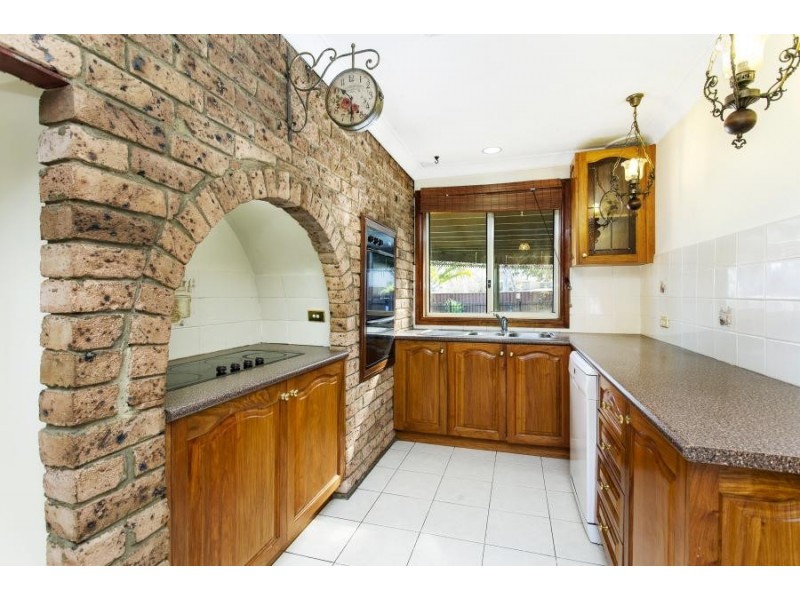 11 Magree Crescent, Chipping Norton NSW 2170