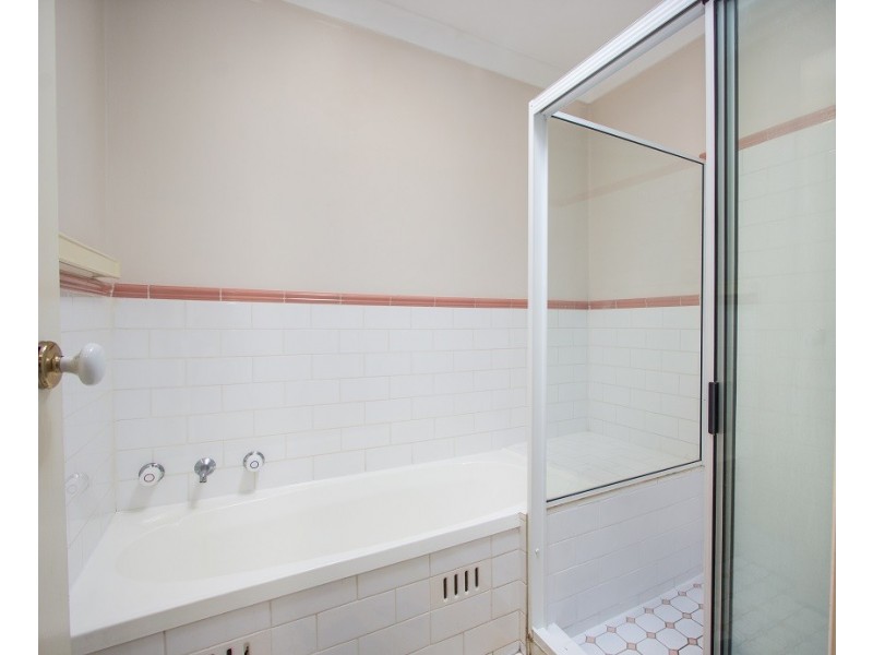 10 Bedervale Court, Wattle Grove NSW 2173