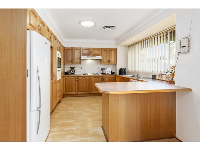 14 Jenolan Court, Wattle Grove NSW 2173