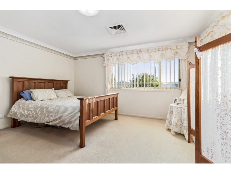14 Jenolan Court, Wattle Grove NSW 2173