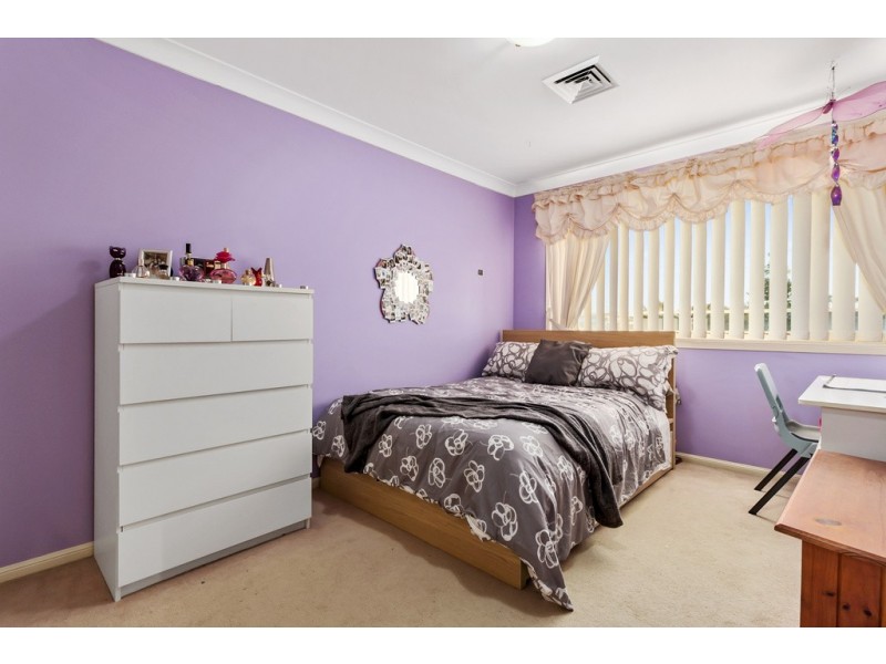 14 Jenolan Court, Wattle Grove NSW 2173