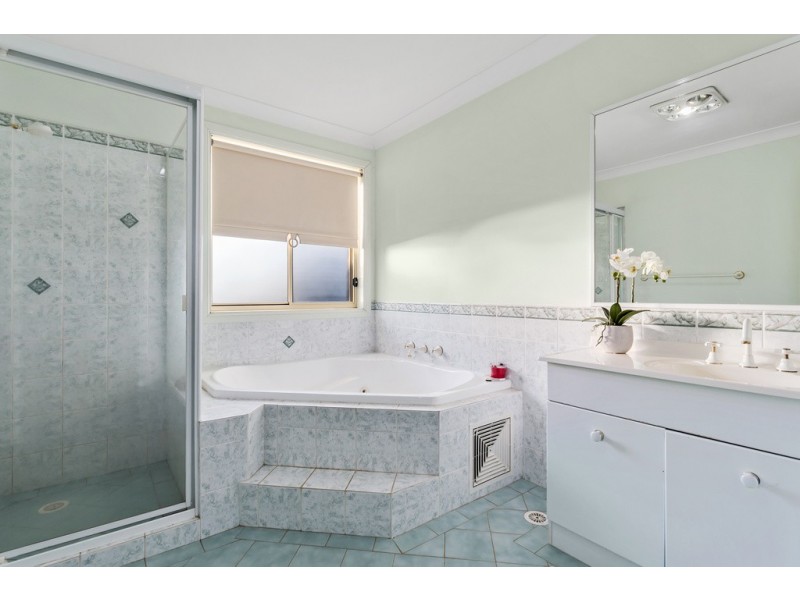 14 Jenolan Court, Wattle Grove NSW 2173