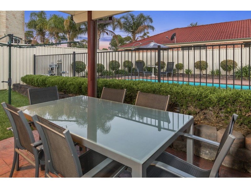 14 Jenolan Court, Wattle Grove NSW 2173