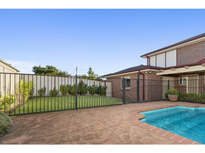 14 Jenolan Court, Wattle Grove NSW 2173