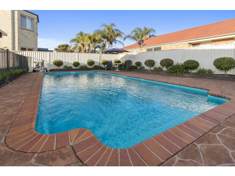 14 Jenolan Court, Wattle Grove NSW 2173