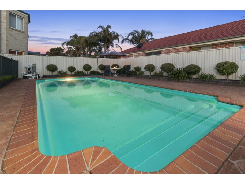 14 Jenolan Court, Wattle Grove NSW 2173