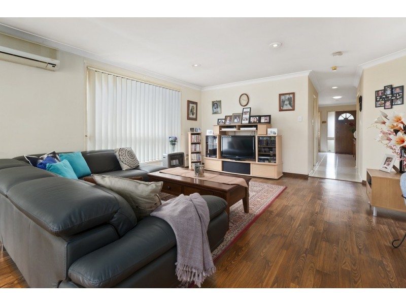 33 Castle Rock Court, Wattle Grove NSW 2173