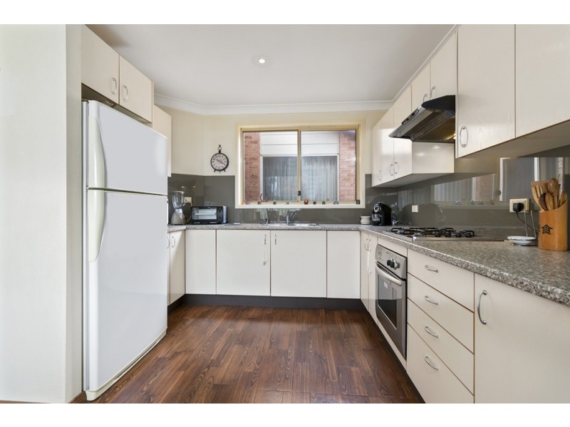 33 Castle Rock Court, Wattle Grove NSW 2173