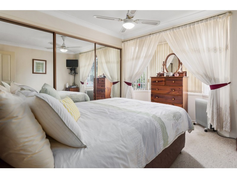 33 Castle Rock Court, Wattle Grove NSW 2173