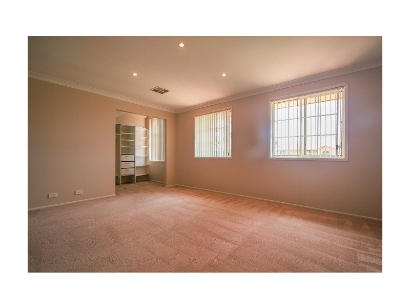 6 Todd Court, Wattle Grove NSW 2173