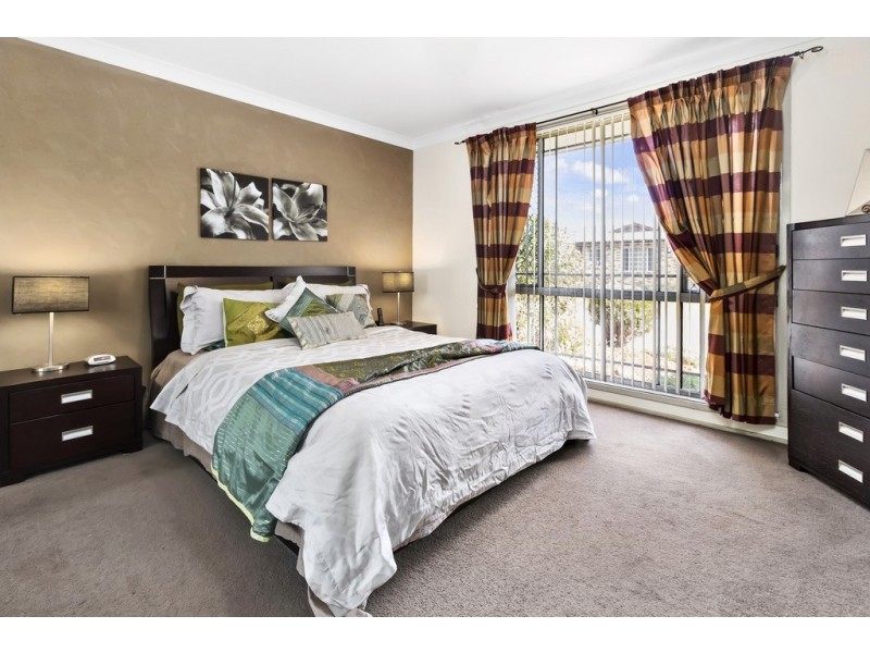 6 Bodalla Court, Wattle Grove NSW 2173