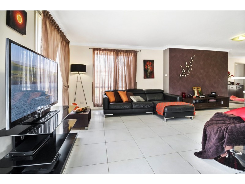 6 Bodalla Court, Wattle Grove NSW 2173