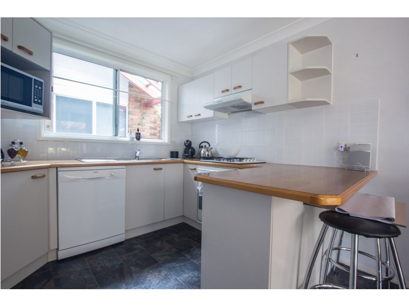 10 Valleyfield Court, Wattle Grove NSW 2173