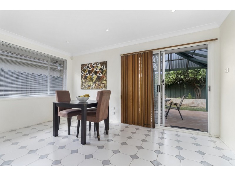 7 Murray Court, Wattle Grove NSW 2173