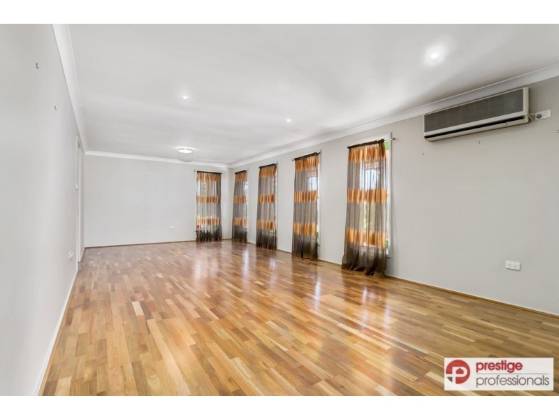 43 Daintree Drive, Wattle Grove NSW 2173