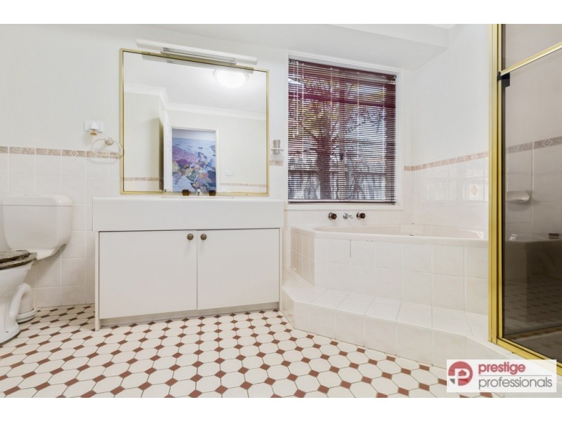 43 Daintree Drive, Wattle Grove NSW 2173