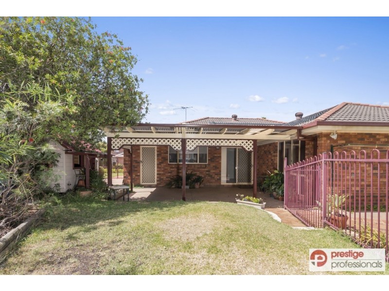 43 Daintree Drive, Wattle Grove NSW 2173