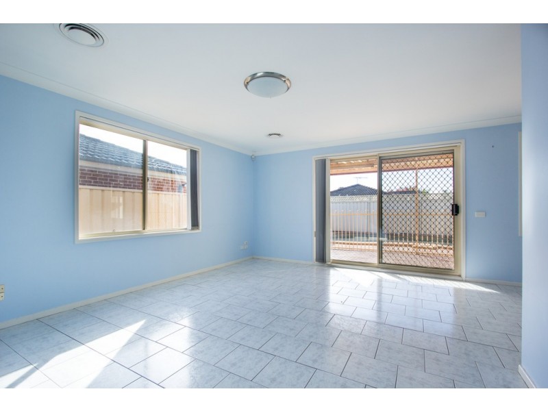 11 Wallcliffe Court, Wattle Grove NSW 2173