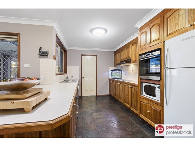 4 Trentham Park Court, Wattle Grove NSW 2173