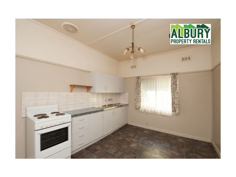 1/496 McDonald Road, Lavington NSW 2641