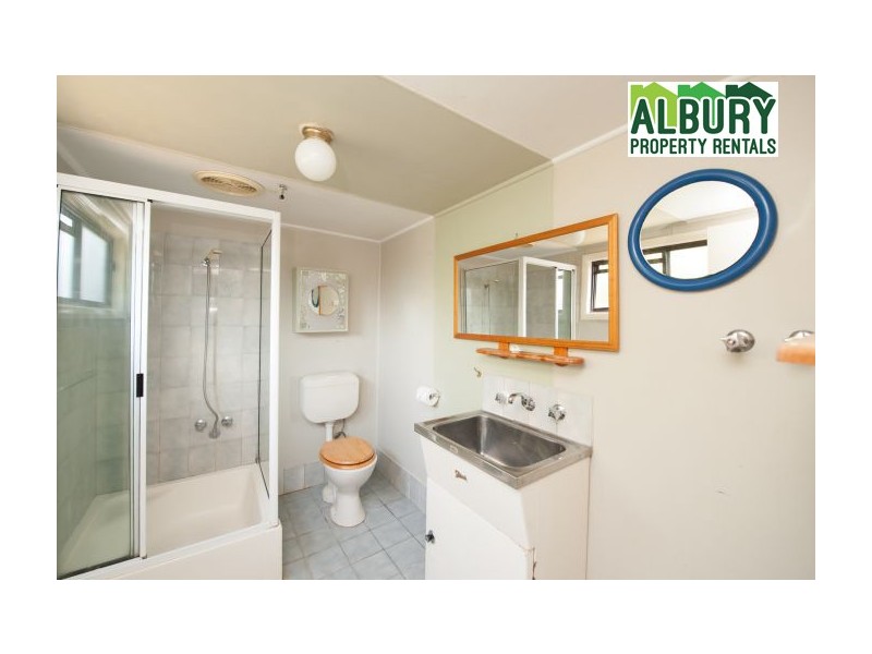 1/496 McDonald Road, Lavington NSW 2641