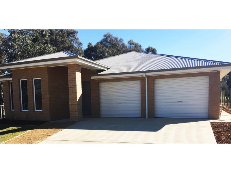 571A Chant Street, Lavington NSW 2641