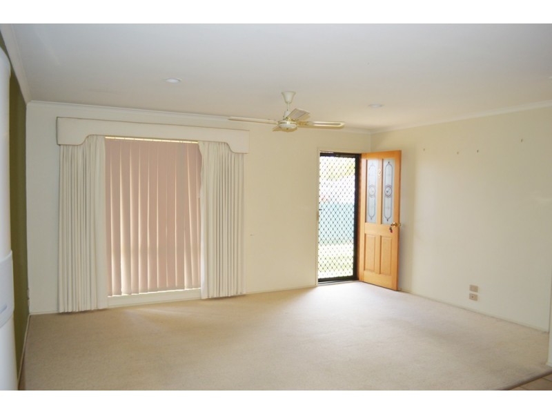 2/419 Prune Street, Lavington NSW 2641