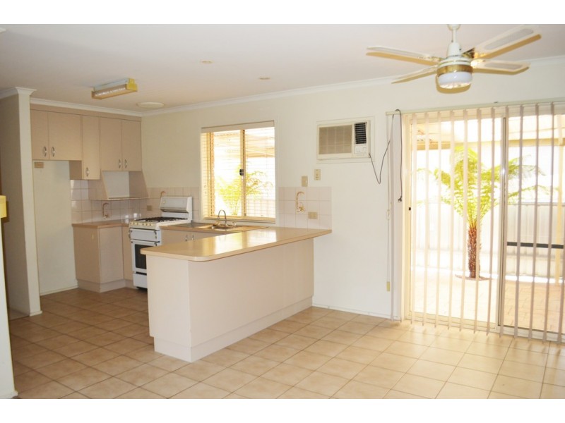 2/419 Prune Street, Lavington NSW 2641