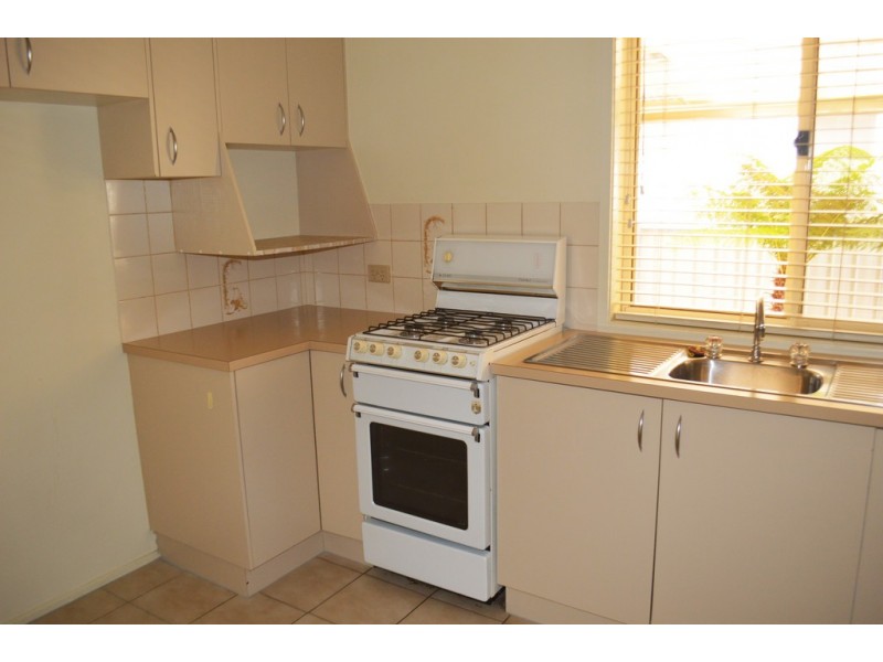 2/419 Prune Street, Lavington NSW 2641