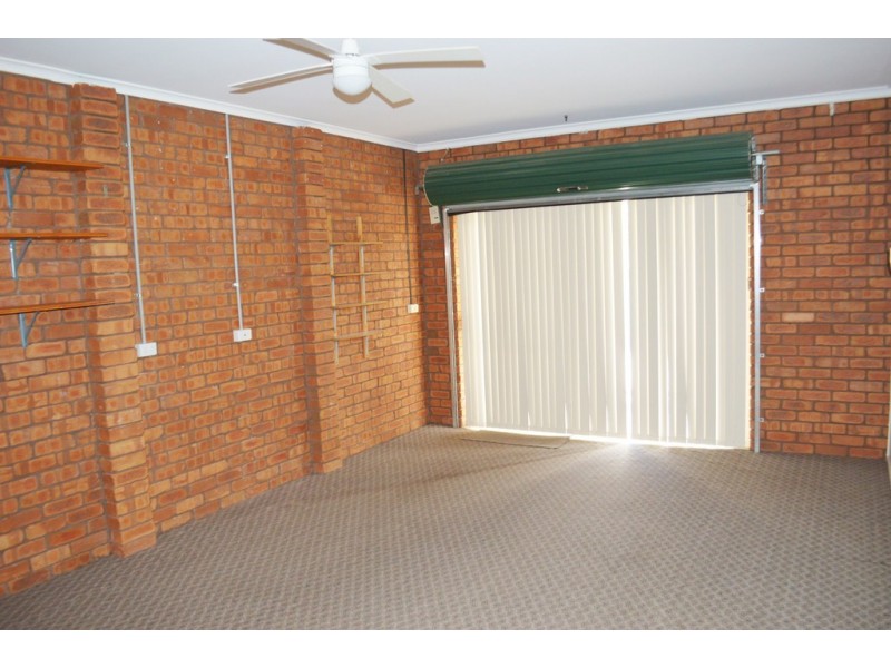 2/419 Prune Street, Lavington NSW 2641