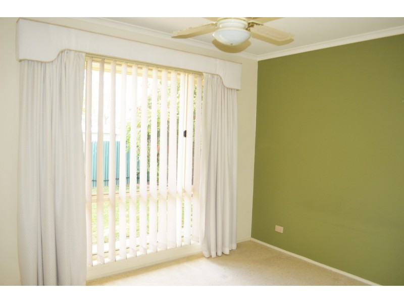 2/419 Prune Street, Lavington NSW 2641