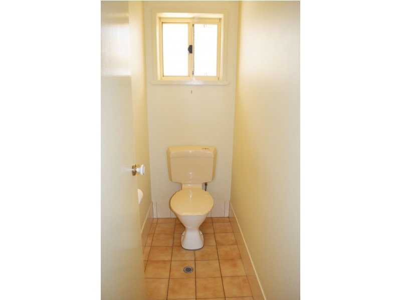 2/419 Prune Street, Lavington NSW 2641