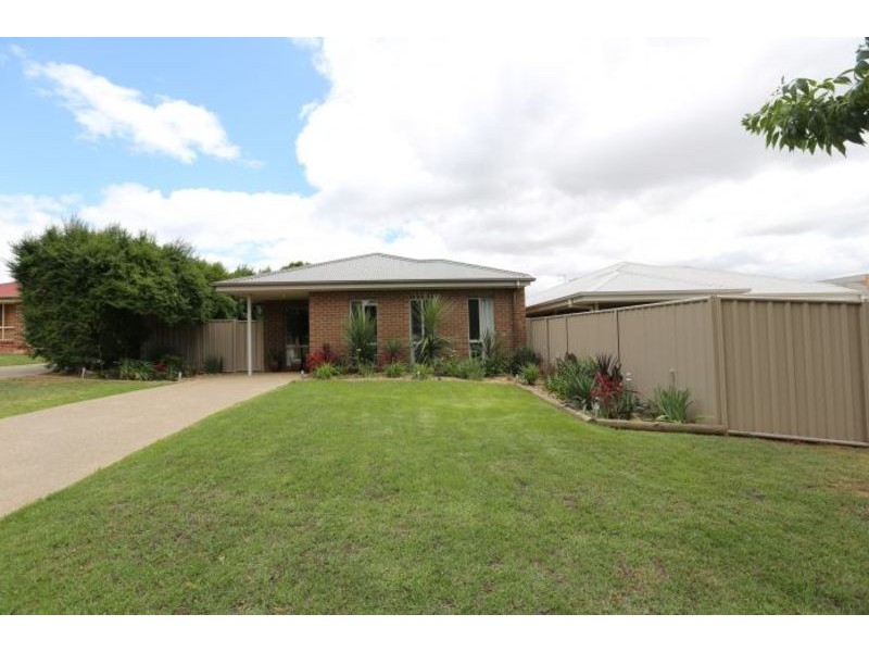 19 Stringybark Court, Thurgoona NSW 2640