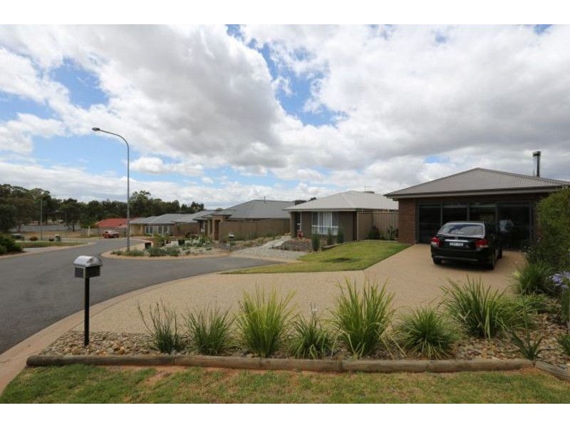 19 Stringybark Court, Thurgoona NSW 2640