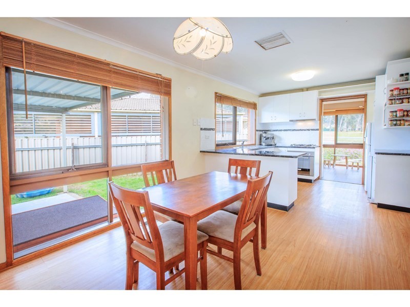 18 Yellow Gum Way, Thurgoona NSW 2640