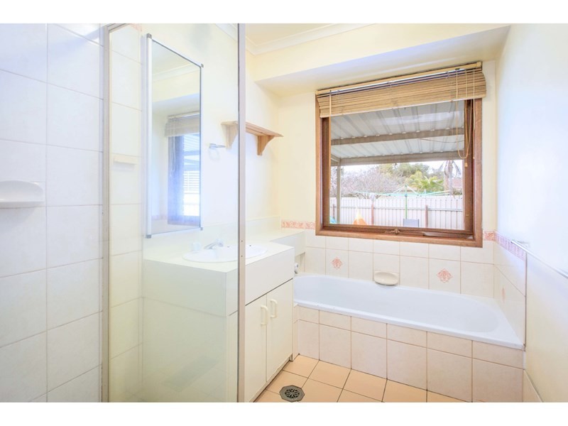 18 Yellow Gum Way, Thurgoona NSW 2640