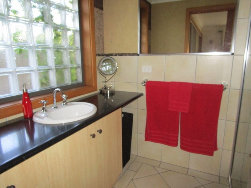 411 Kunama Court, Lavington NSW 2641