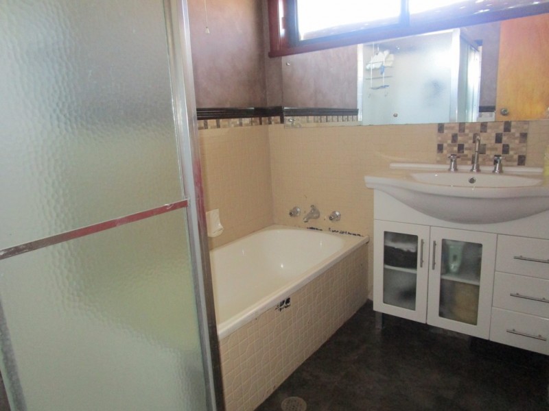 411 Kunama Court, Lavington NSW 2641