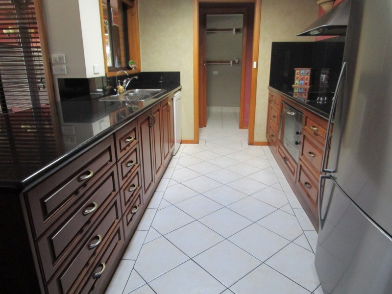 411 Kunama Court, Lavington NSW 2641