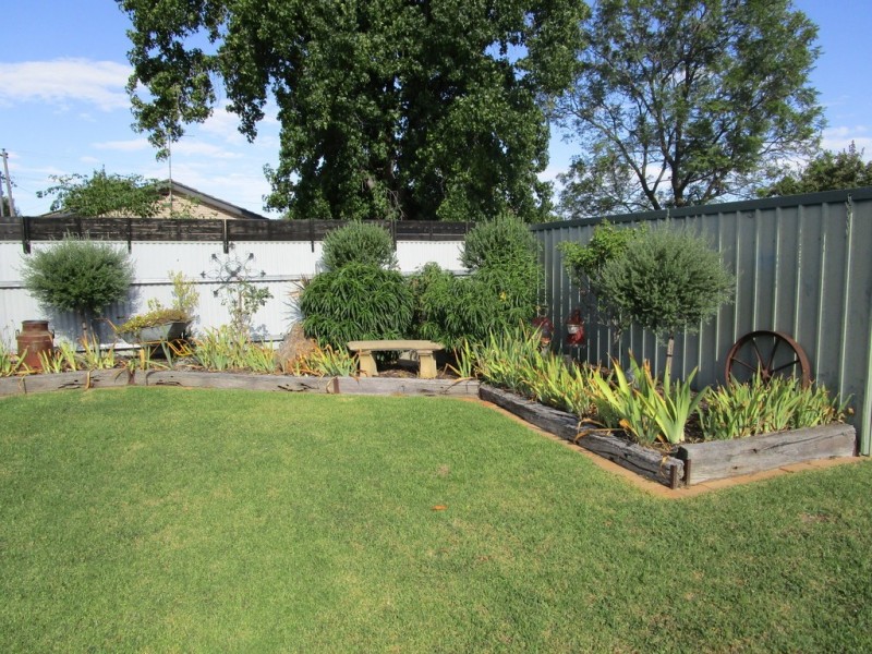 411 Kunama Court, Lavington NSW 2641