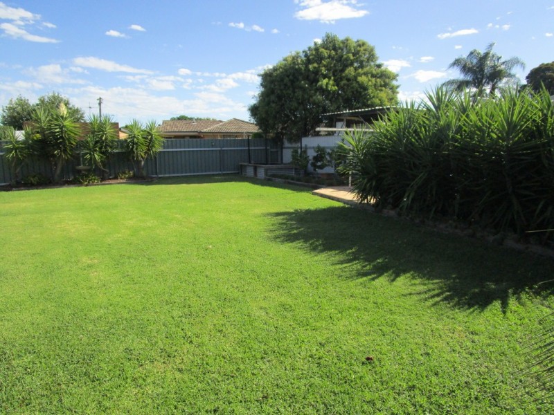 411 Kunama Court, Lavington NSW 2641