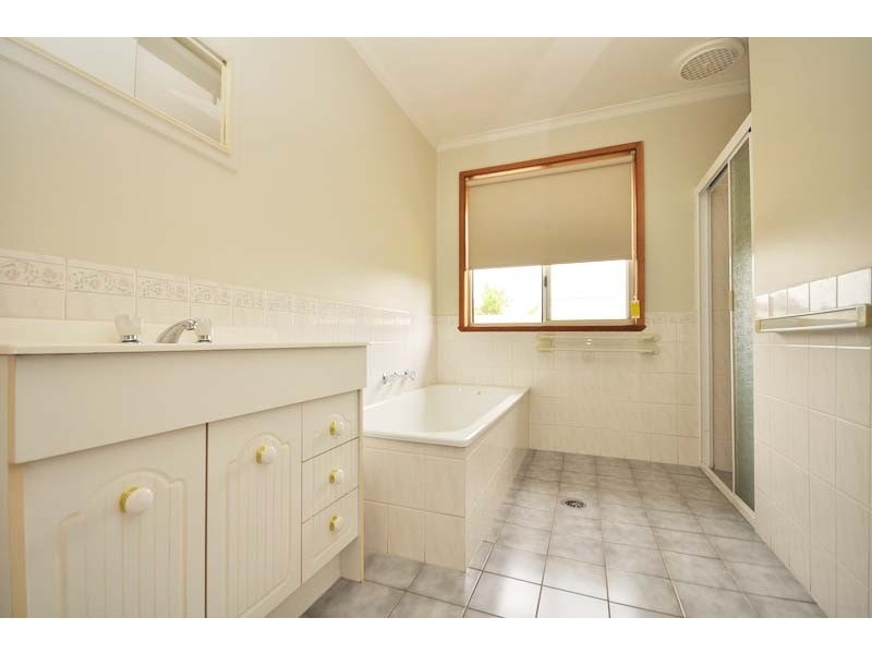 457 Urana Road, Lavington NSW 2641