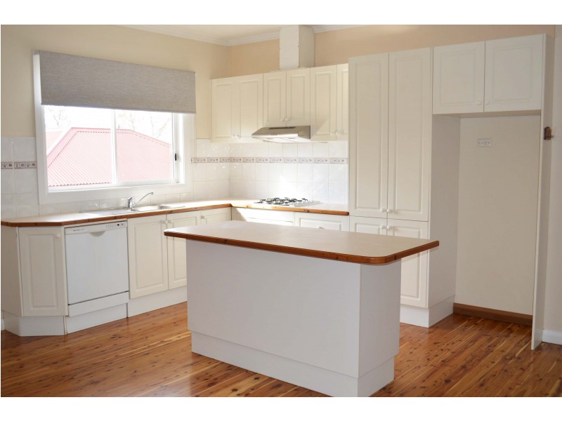 527 Cossor Street, Albury NSW 2640