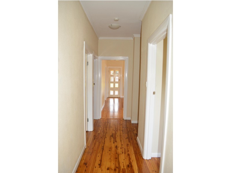 527 Cossor Street, Albury NSW 2640