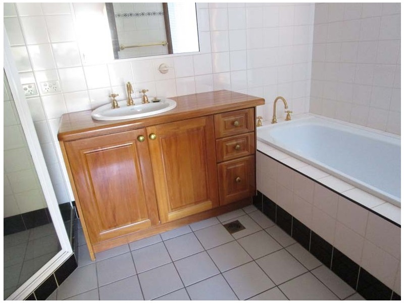 697 Hodge Street, Albury NSW 2640