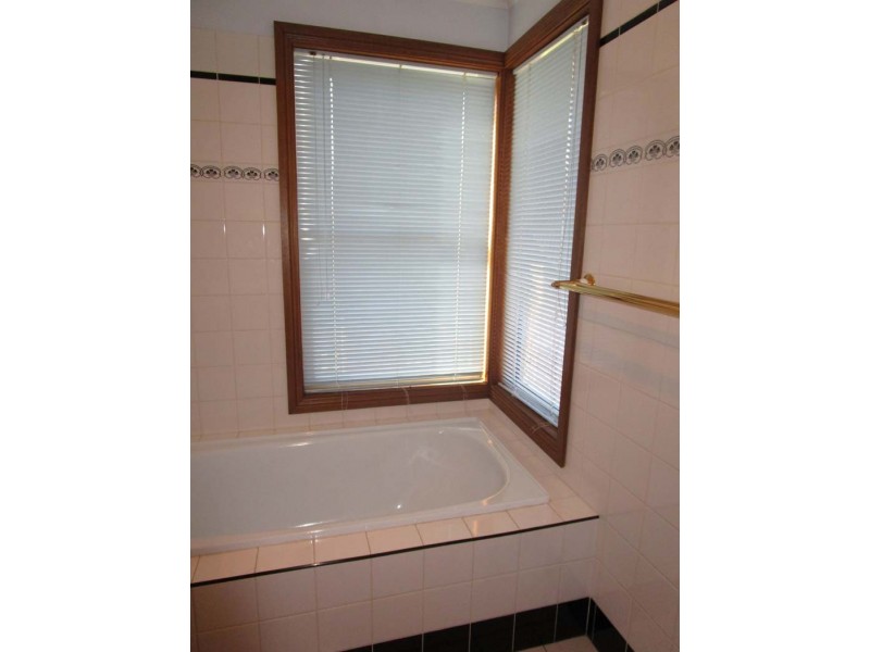 697 Hodge Street, Albury NSW 2640