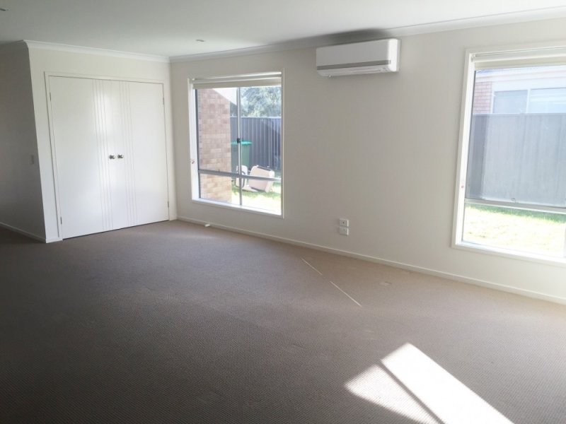 69 Royce Crescent, Lavington NSW 2641