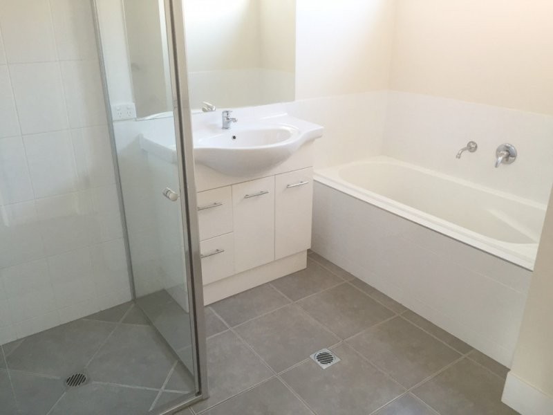 69 Royce Crescent, Lavington NSW 2641