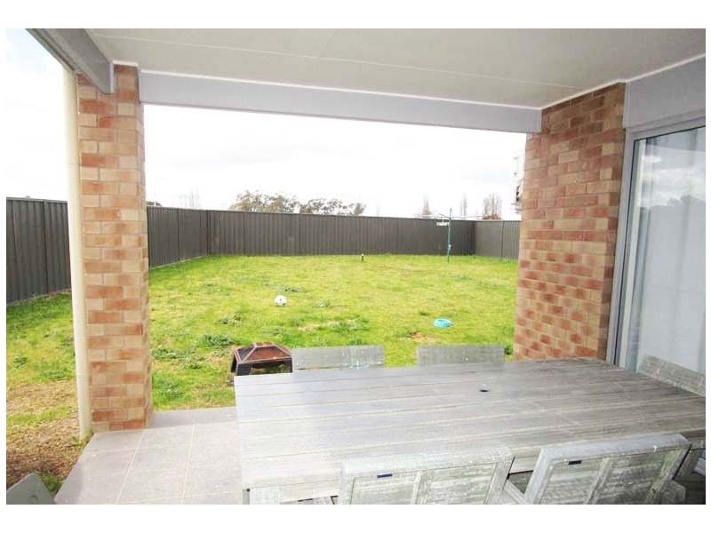 69 Royce Crescent, Lavington NSW 2641
