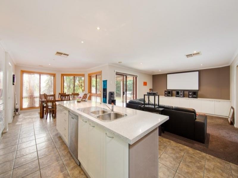 11 Adams Court, Thurgoona NSW 2640